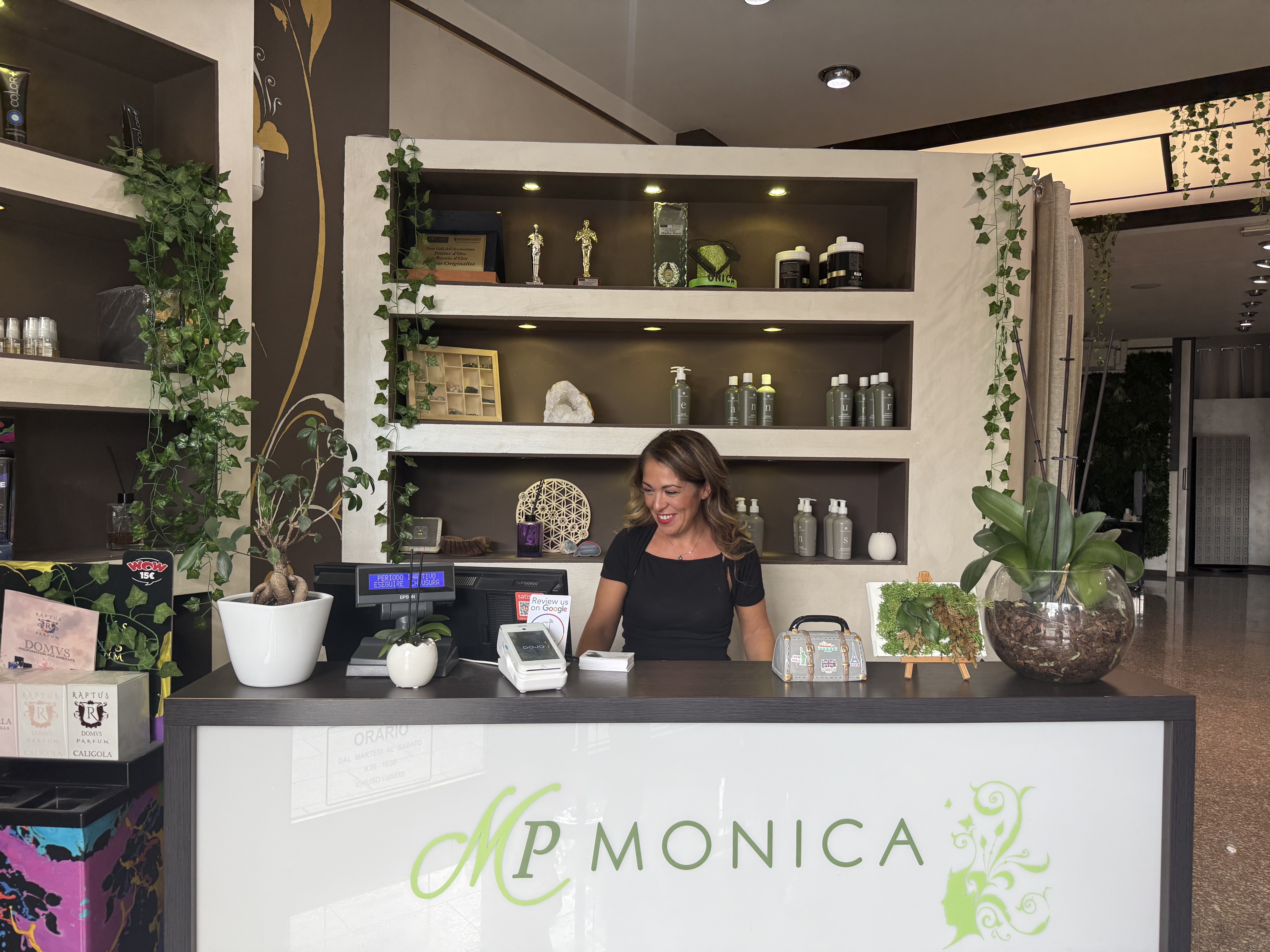 Monica nel suo salone